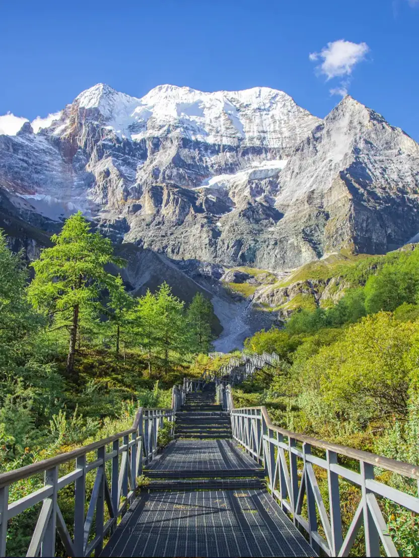 Home 16 High-Plateau Traverse & Treks